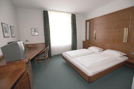 Gasthaus Zum Engel Hotel ราชตัทท์ ภายนอก รูปภาพ