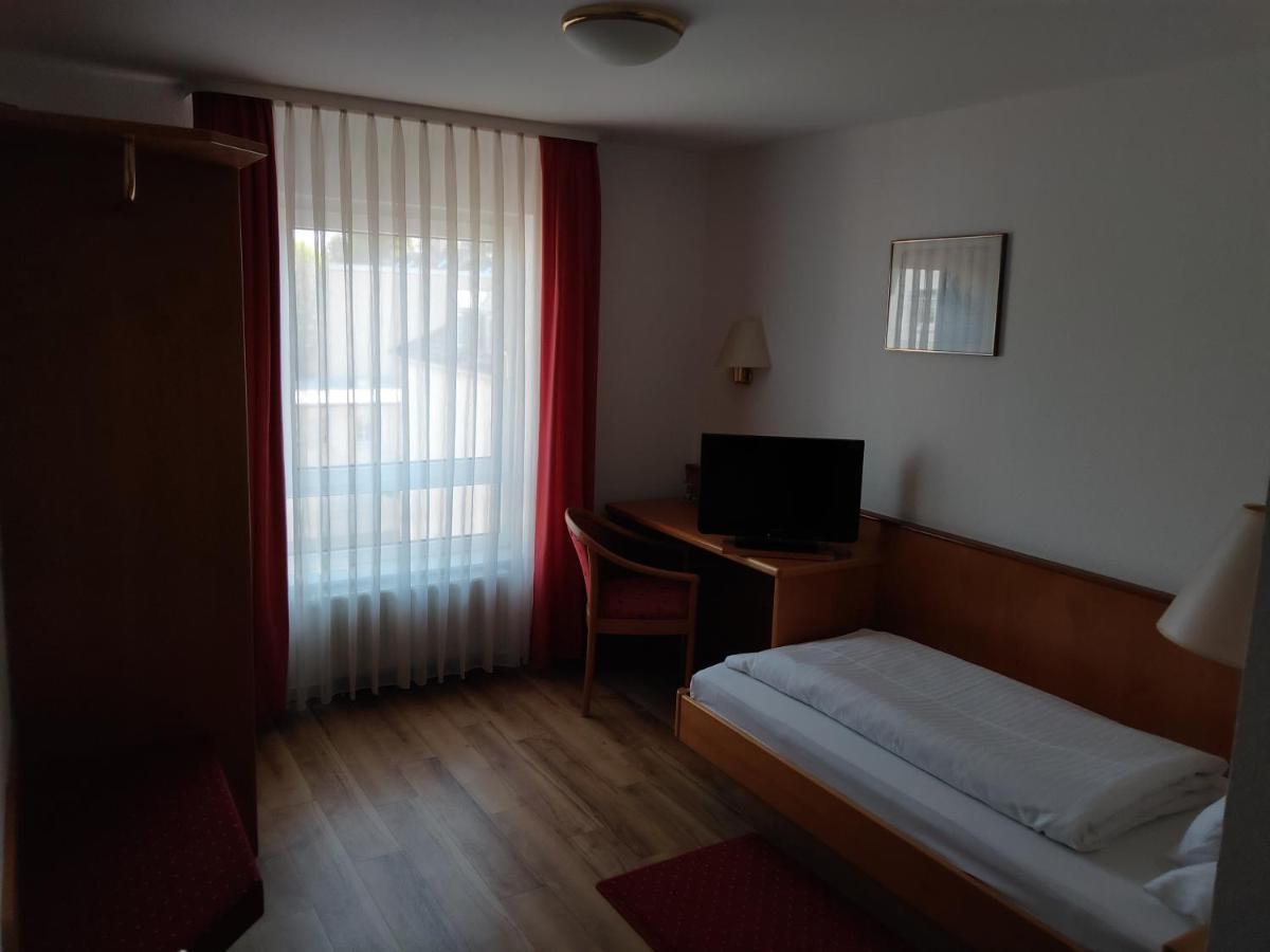 Gasthaus Zum Engel Hotel ราชตัทท์ ภายนอก รูปภาพ